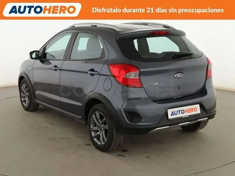 Usado Ford Ka Plus Active 85 CV (62 kW) 2019 Gris / plata Utilitario