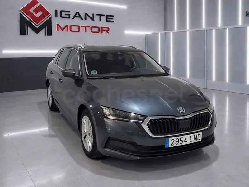 Usado Skoda Octavia Style 150 CV (110 kW) 2021 Gris metalizado Familiar