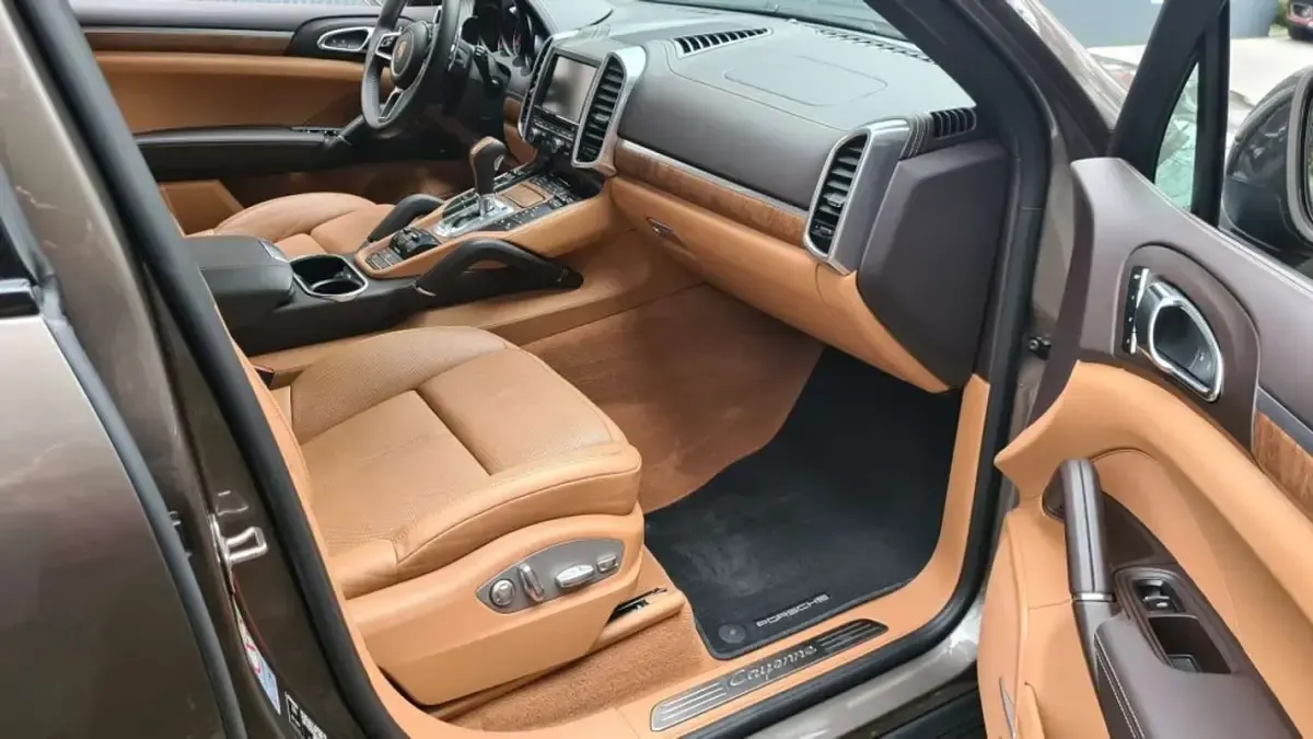 Usado Porsche Cayenne Diesel Platinum Edition 262 CV (192 kW) 2016 Marrón SUV