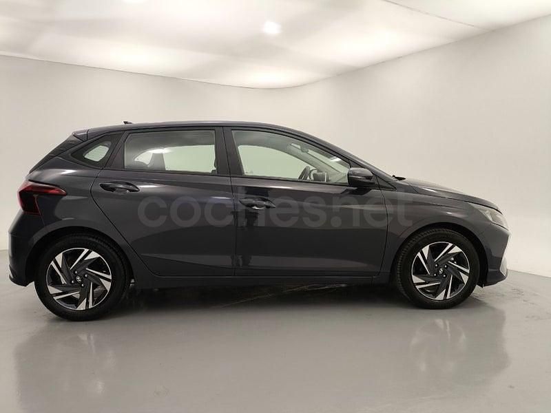 Usado Hyundai i20 84 CV (61 kW) 2023 Gris / plata Berlina