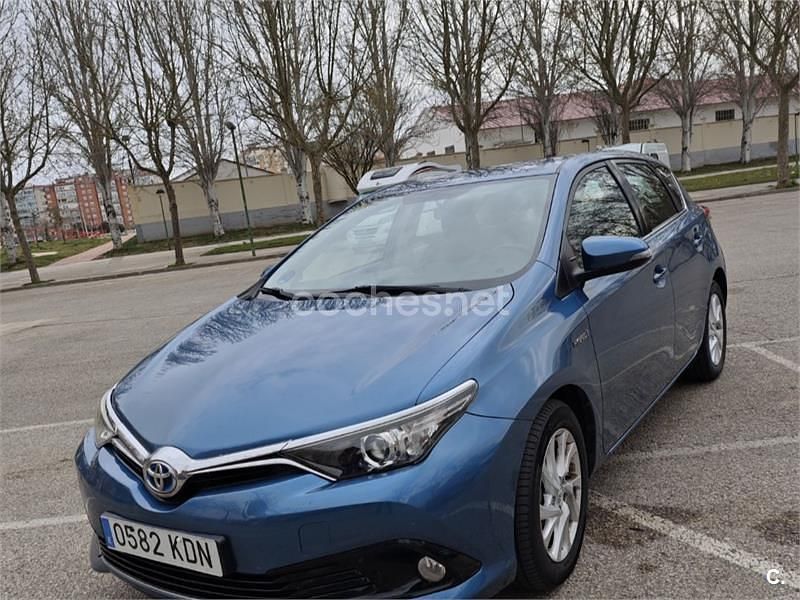 Usado Toyota Auris Hybrid Active 136 CV (100 kW) 2017 Azul Familiar