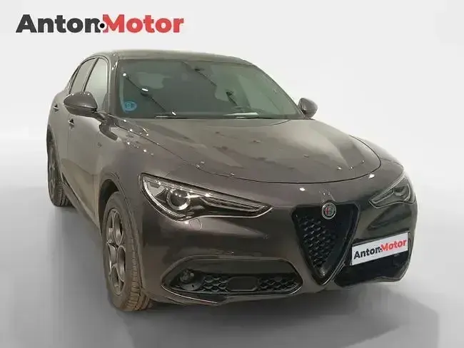 Usado Alfa Romeo Stelvio Sprint 190 CV (139 kW) 2021 Gris SUV