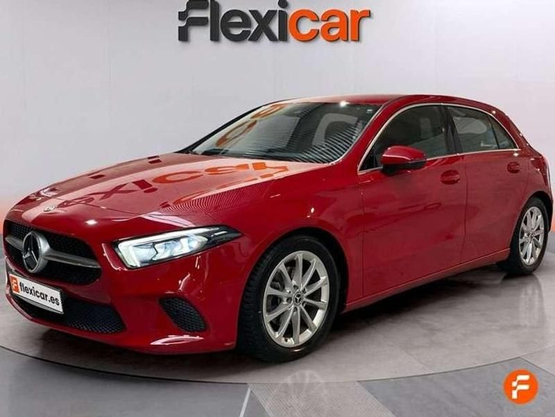 Usado Mercedes A180 116 CV (85 kW) 2020 Rojo Utilitario