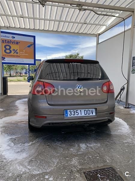 Usado VW Golf IV Highline 105 CV (77 kW) 2004 Gris / plata Berlina