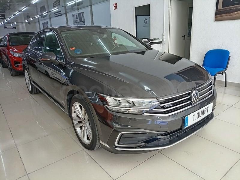 Usado VW Passat GTE 218 CV (160 kW) 2021 Gris / plata Berlina