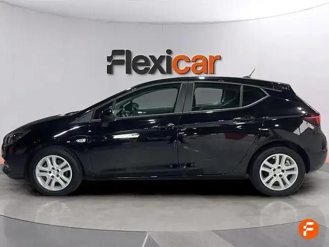 Usado Opel Astra Edition 110 CV (80 kW) 2021 Negro Familiar