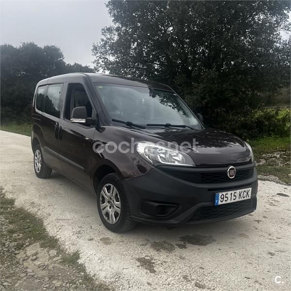 Usado Fiat Doblò Easy 95 CV (69 kW) 2016 Granate Monovolumen