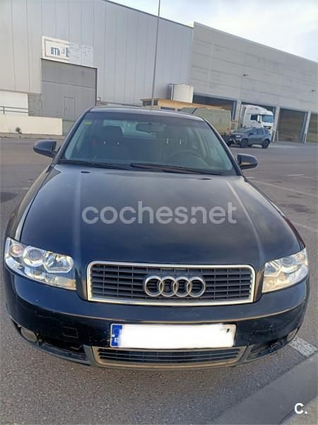 Usado Audi A4 130 CV (95 kW) 2002 Negro Berlina