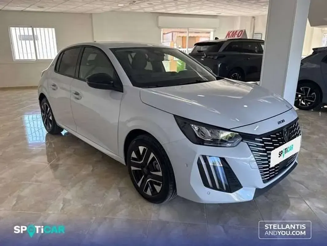 Usado Peugeot e-208 Allure 114 kW (156 CV) 2025 Blanco Utilitario