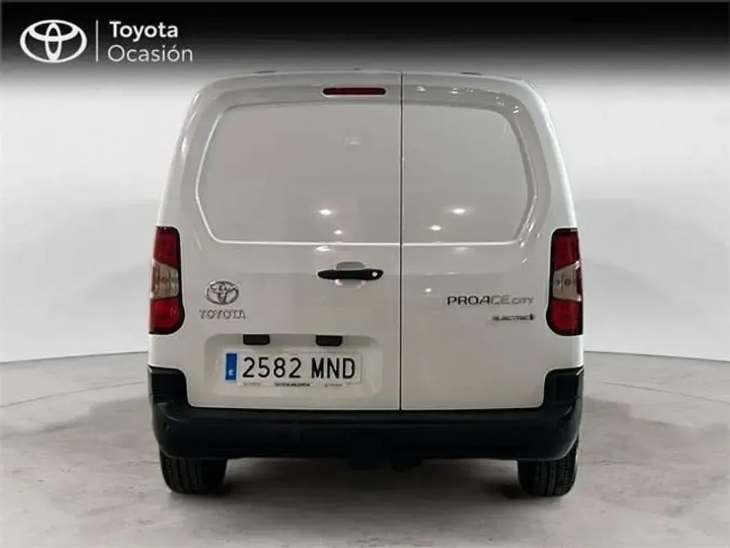 Usado Toyota Proace City City 100 kW (136 CV) 2024 Blanco Monovolumen