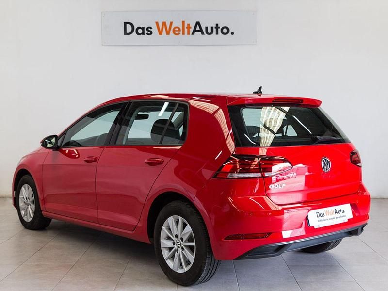 Usado VW Golf VII 115 CV (84 kW) 2019 Rojo Berlina
