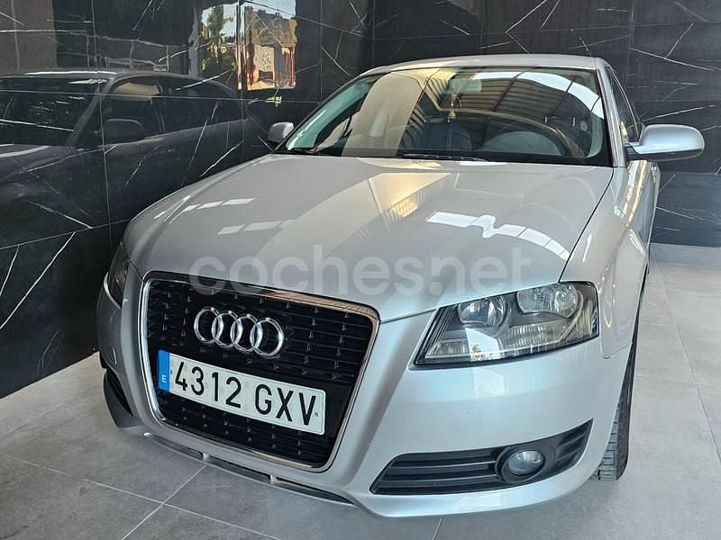 Usado Audi A3 Attraction 105 CV (77 kW) 2010 Gris / plata Berlina