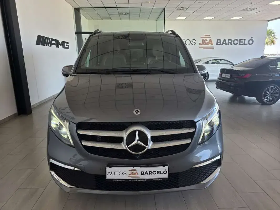 Usado Mercedes V300 Avantgarde 239 CV (175 kW) 2023 Gris Monovolumen