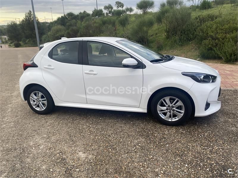 Usado Toyota Yaris 125 CV (91 kW) 2021 Blanco Utilitario