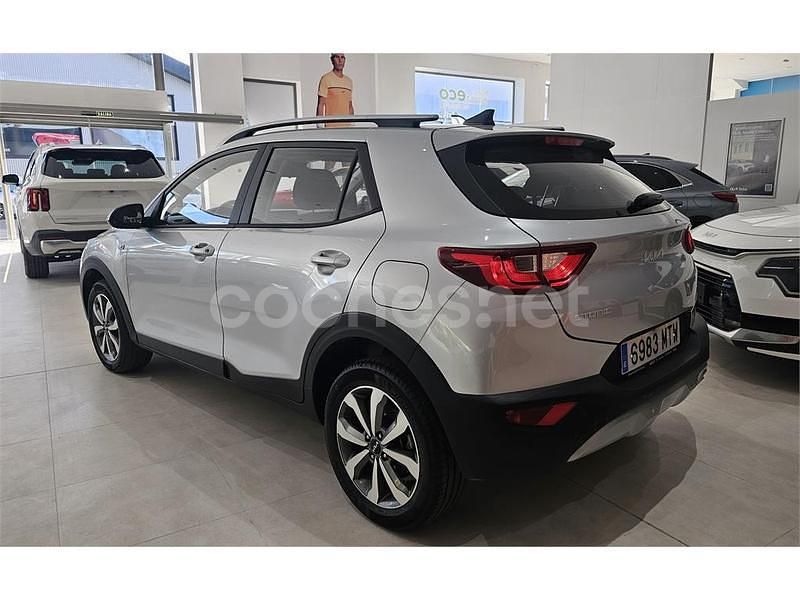 Usado Kia Stonic 79 CV (58 kW) 2024 Gris / plata SUV