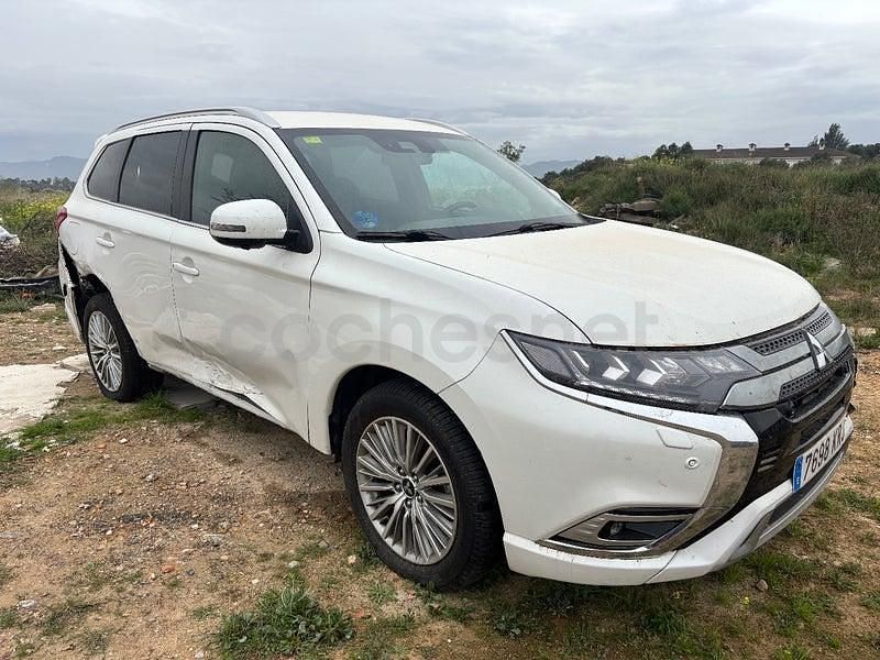 Usado Mitsubishi Outlander P-HEV 224 CV (164 kW) 2018 Blanco SUV