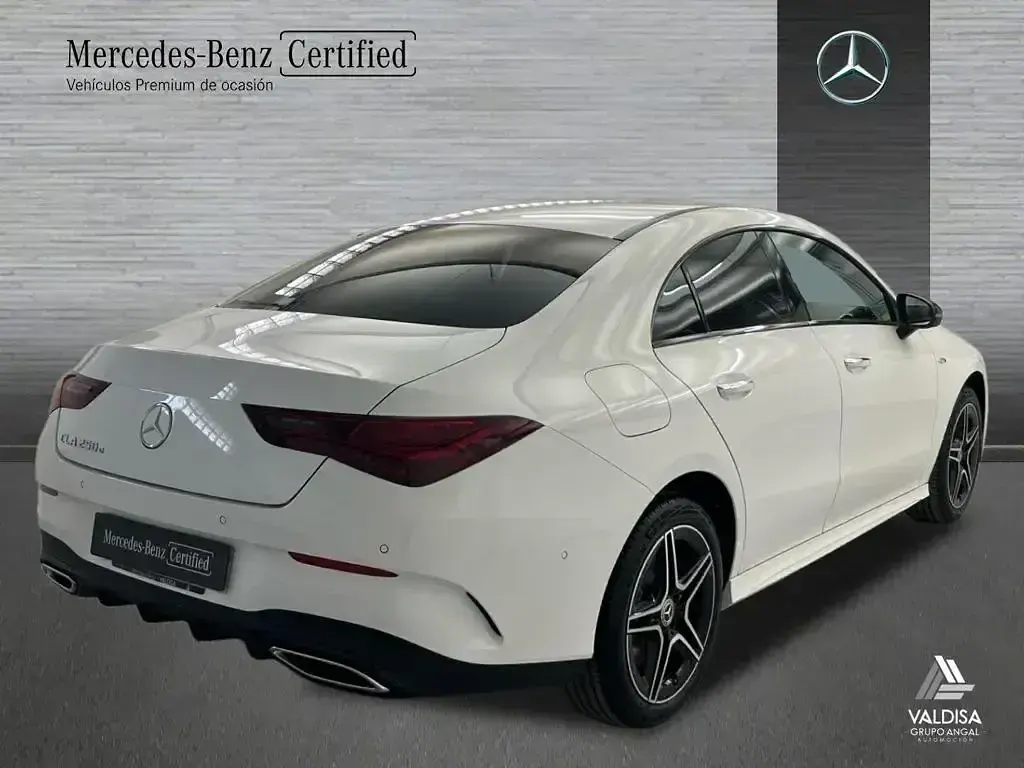 Usado Mercedes CLA250e AMG line 218 CV (160 kW) 2025 Blanco polar Coupe