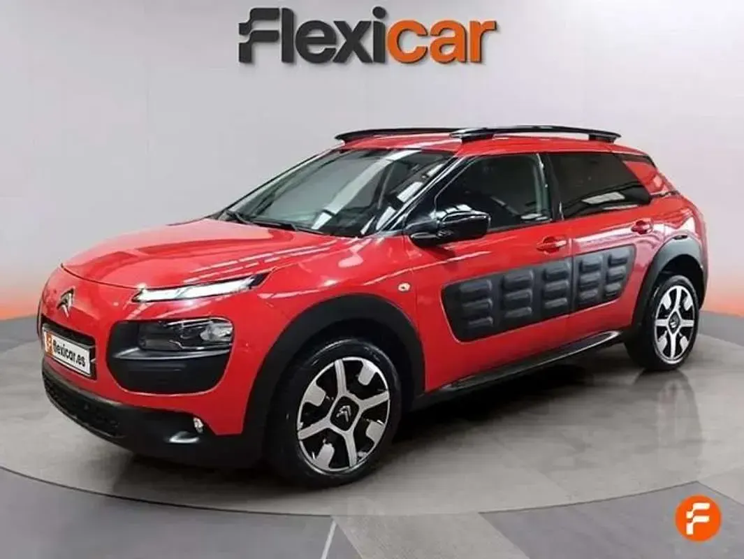 Usado Citroën C4 Cactus Feel 82 CV (60 kW) 2017 Rojo Utilitario