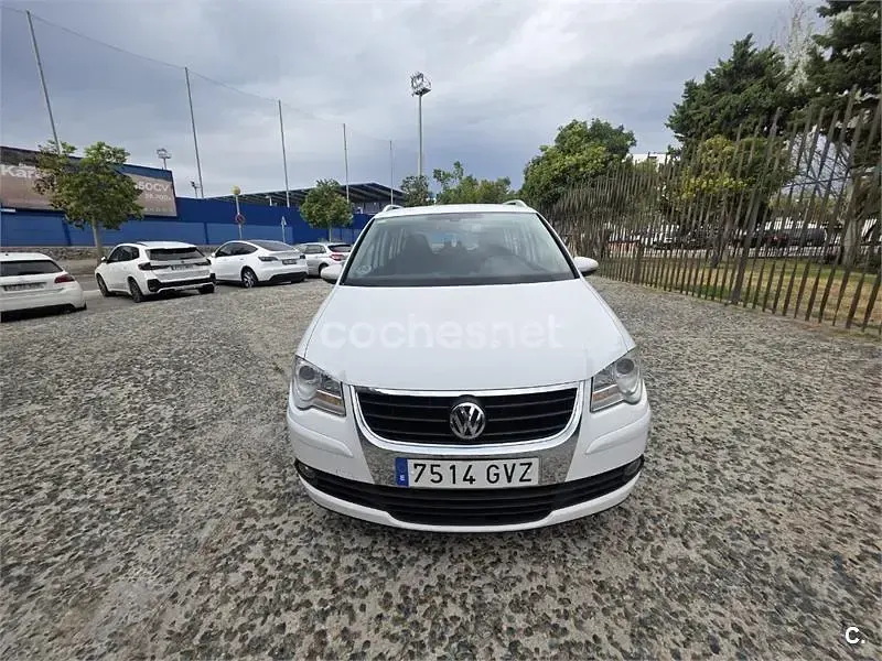 Usado VW Touran Edition 105 CV (77 kW) 2010 Blanco Monovolumen