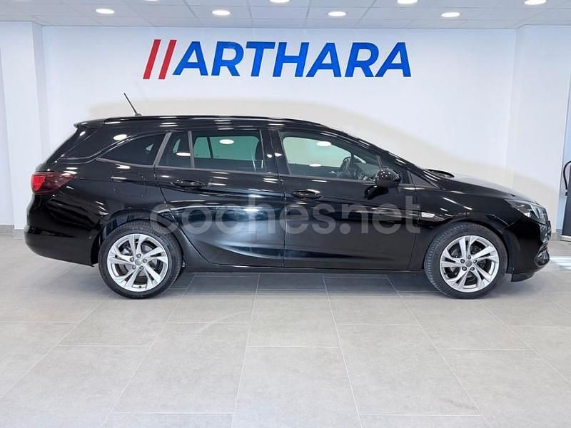 Usado Opel Astra GS Line 105 CV (77 kW) 2020 Negro Familiar