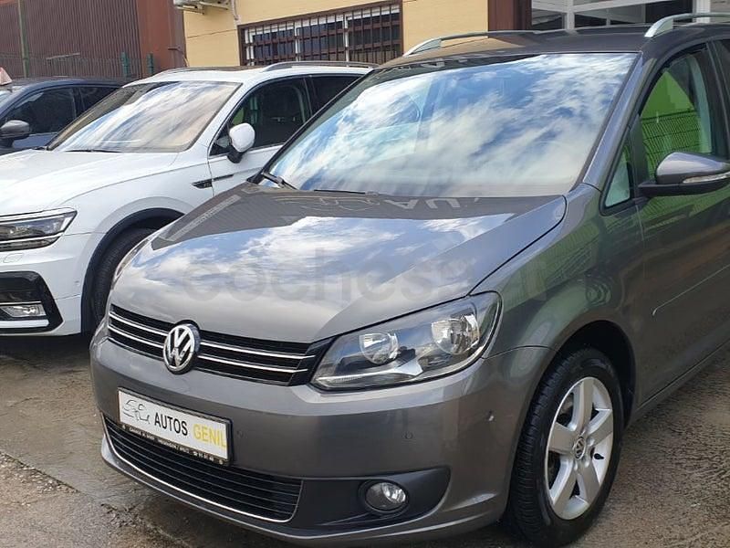Usado VW Touran Sport 140 CV (102 kW) 2014 Gris / plata Monovolumen