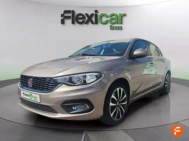 Usado Fiat Tipo Lounge 95 CV (69 kW) 2018 Beige Berlina