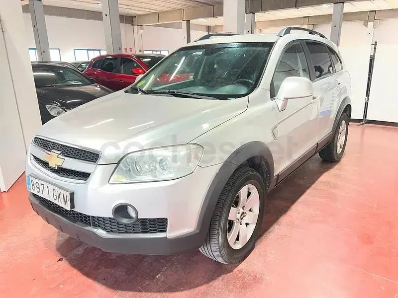 Usado Chevrolet Captiva LT 150 CV (110 kW) 2009 Gris / plata SUV