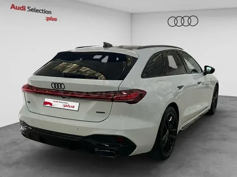 Usado Audi A5 Ambiente 299 CV (219 kW) 2026 Blanco Familiar