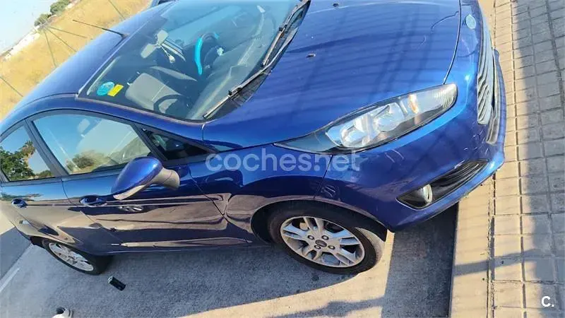 Usado Ford Fiesta Titanium 82 CV (60 kW) 2013 Azul Berlina
