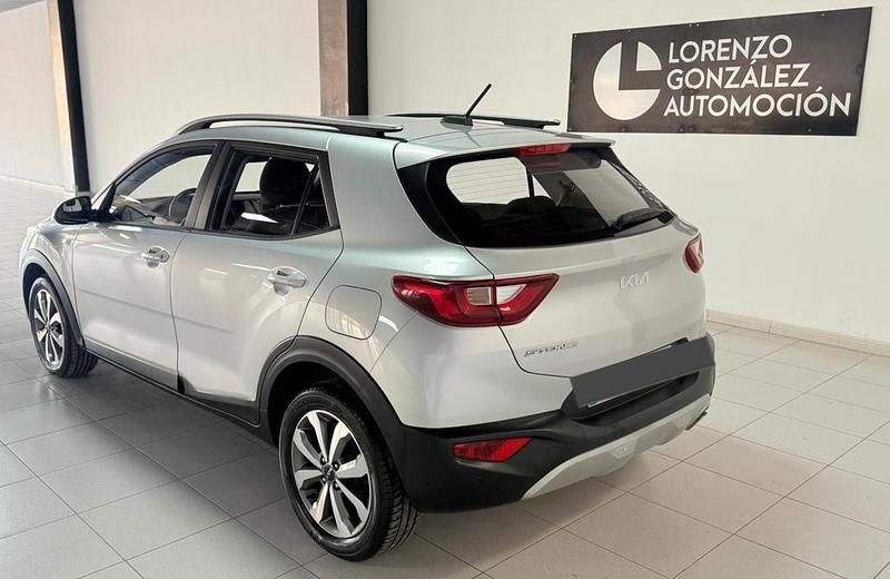 Usado Kia Stonic 84 CV (61 kW) 2022 Gris SUV
