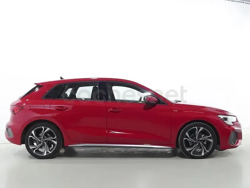 Usado Audi A3 150 CV (110 kW) 2023 Rojo Berlina