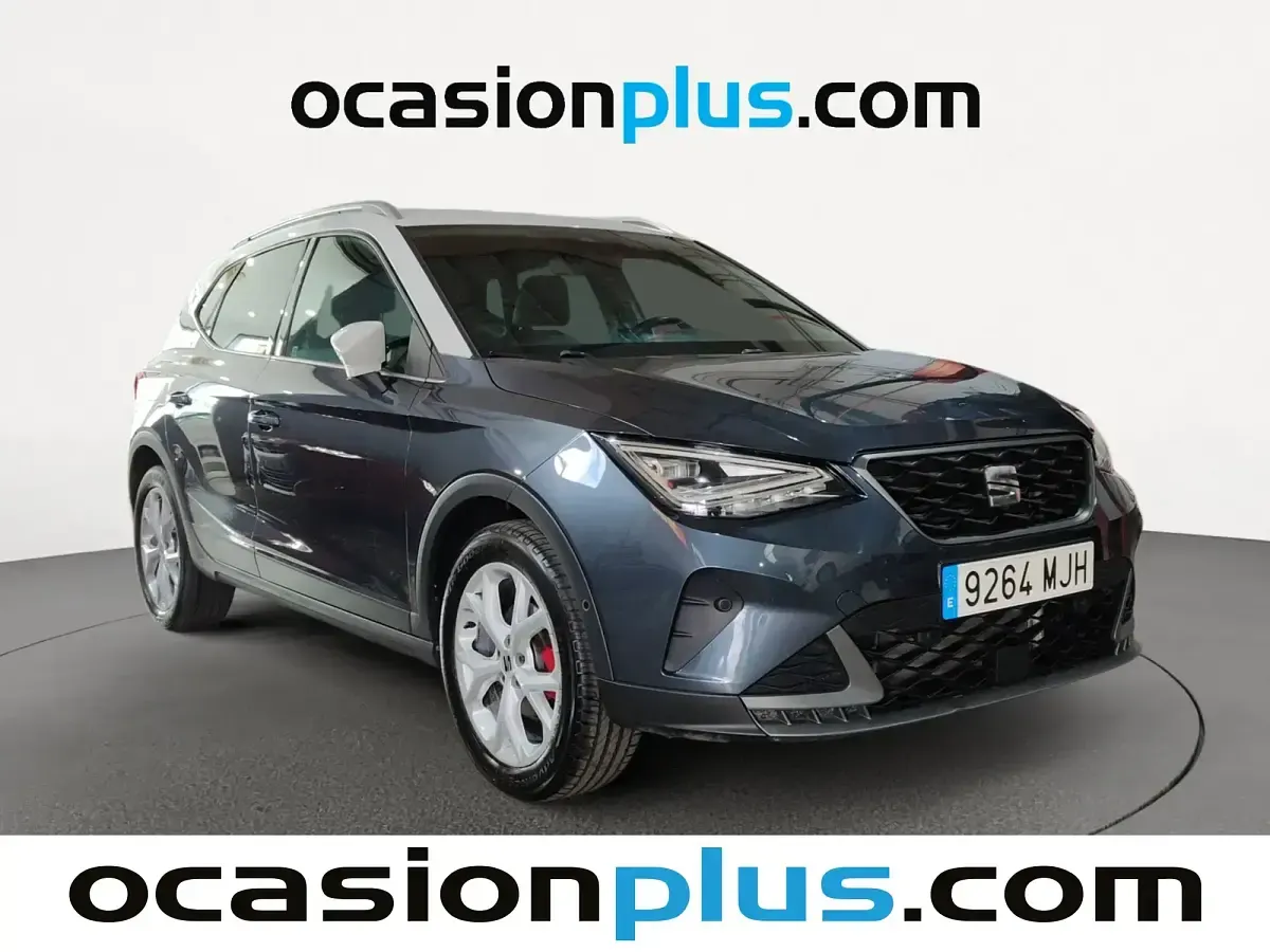 Usado Seat Arona FR 150 CV (110 kW) 2023 Gris / plata SUV