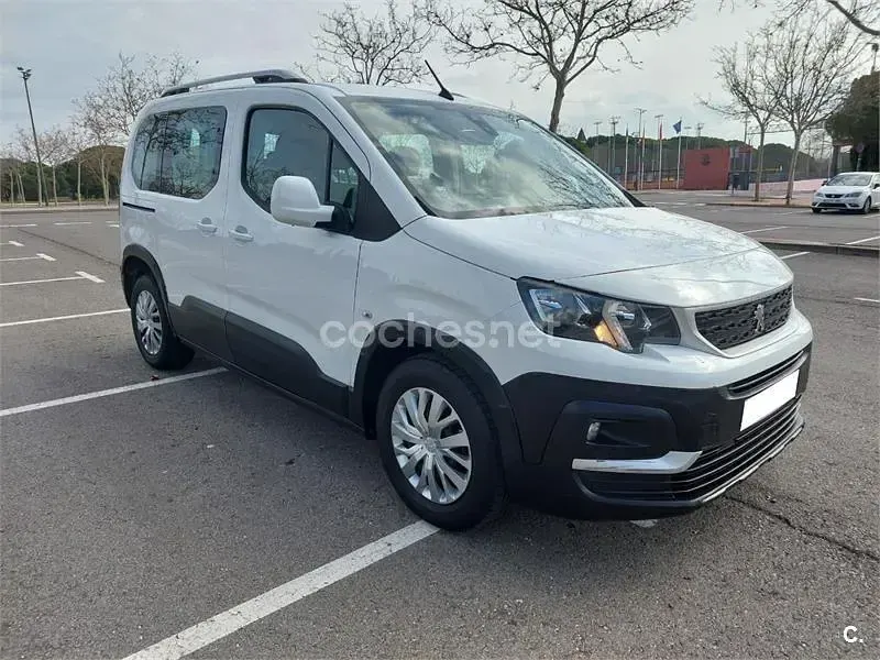 Usado Peugeot Rifter Access 75 CV (55 kW) 2019 Blanco Monovolumen