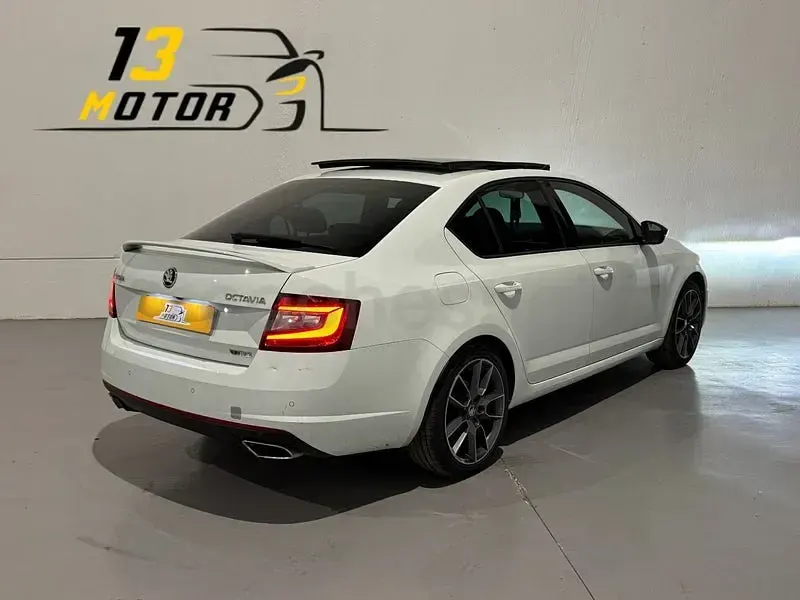 Usado Skoda Octavia RS 230 CV (169 kW) 2018 Blanco Berlina