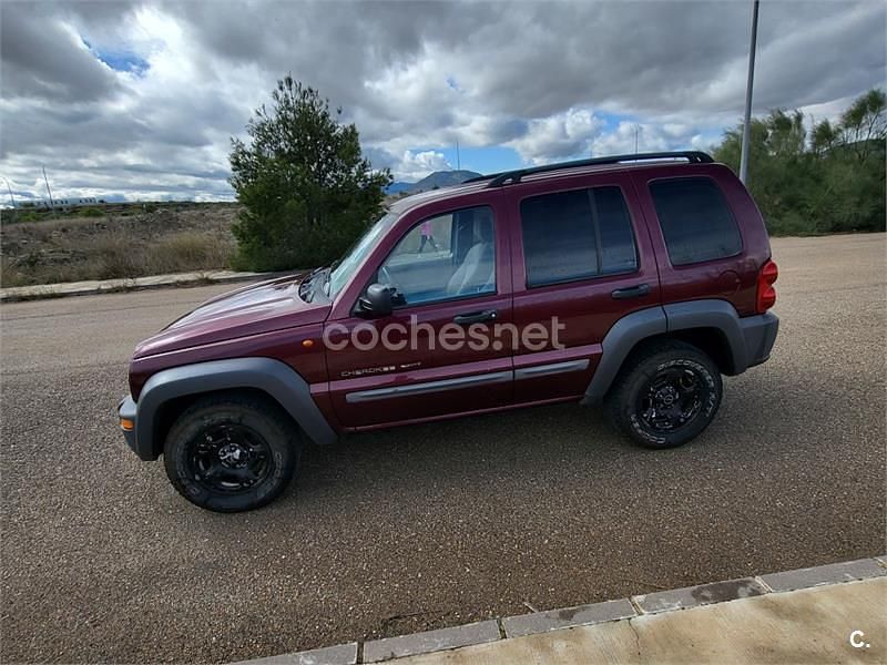 Usado Jeep Cherokee Sport 177 CV (130 kW) 2008 Granate SUV