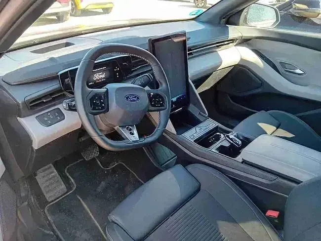 Usado Ford Capri Premium 210 kW (286 CV) 2025 Gris SUV