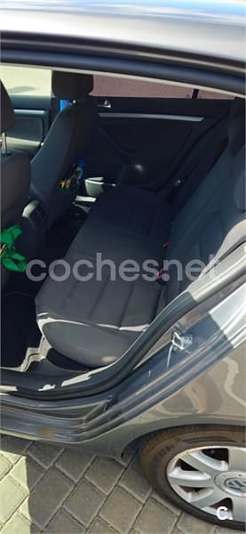 Usado VW Golf IV Highline 115 CV (84 kW) 2006 Gris / plata Berlina