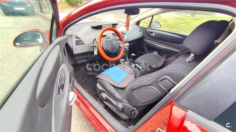 Usado Citroën C4 VTR Sport 110 CV (80 kW) 2006 Rojo Berlina