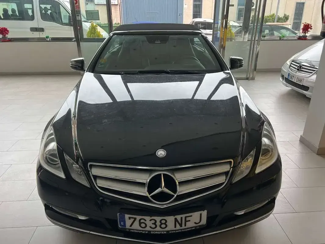Usado Mercedes E250 204 CV (150 kW) 2011 Negro Descapotable