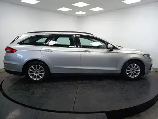 Usado Ford Mondeo Trend 150 CV (110 kW) 2021 Gris Familiar