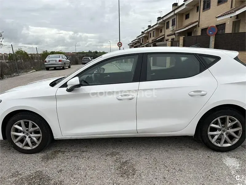 Usado Seat Leon Reference 115 CV (84 kW) 2021 Blanco Berlina