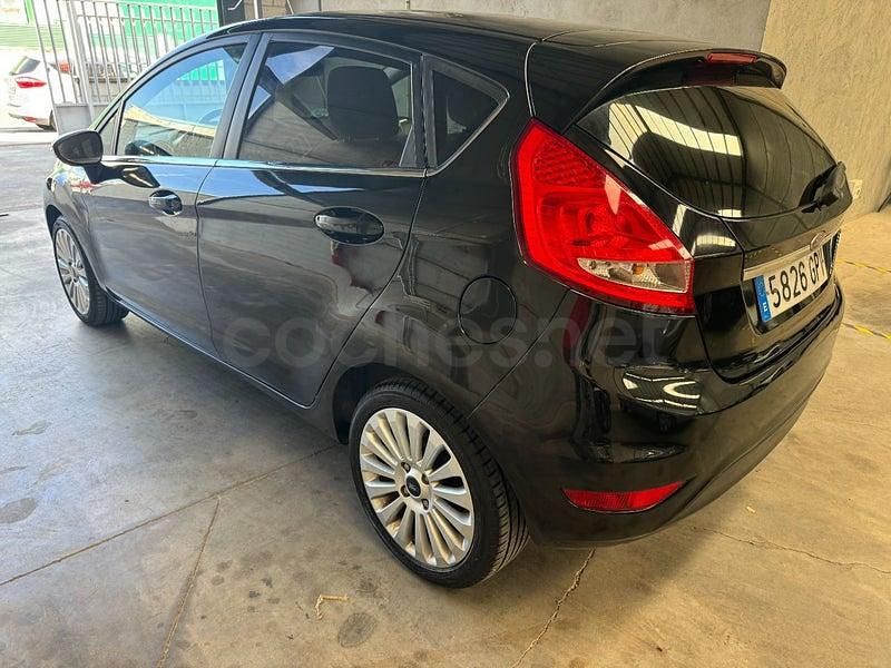 Usado Ford Fiesta Titanium 96 CV (70 kW) 2009 Negro Utilitario
