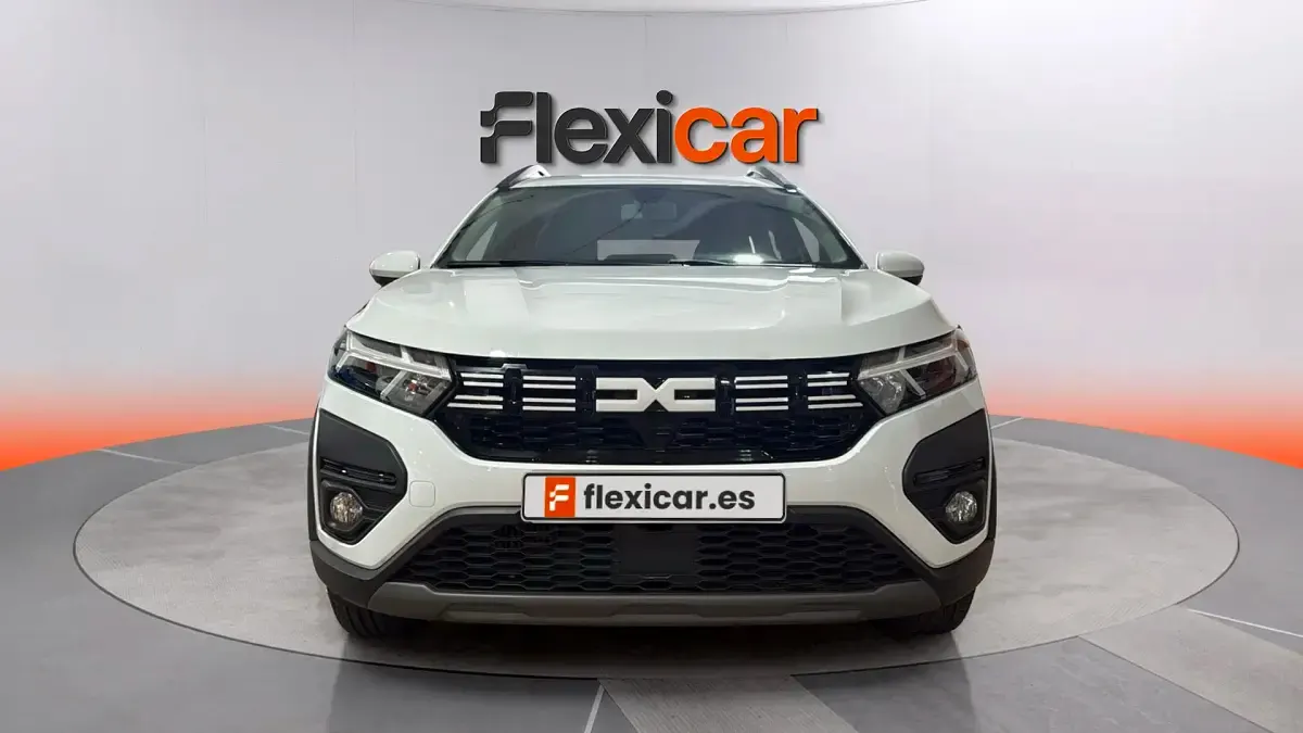 Usado Dacia Jogger Expression 110 CV (80 kW) 2023 Blanco Monovolumen