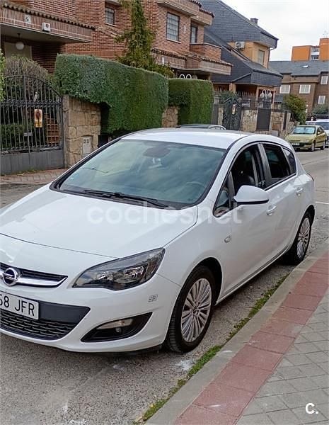 Usado Opel Astra Business 140 CV (102 kW) 2015 Blanco Berlina