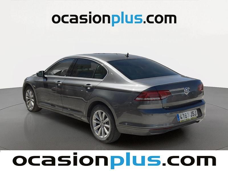Usado VW Passat Advance 150 CV (110 kW) 2016 Gris Berlina