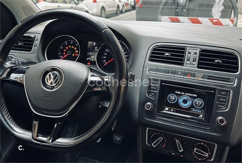 Usado VW Polo Advance 90 CV (66 kW) 2016 Negro Berlina