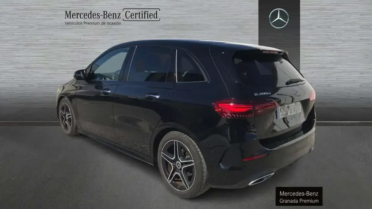 Usado Mercedes B200 150 CV (110 kW) 2024 Negro Utilitario