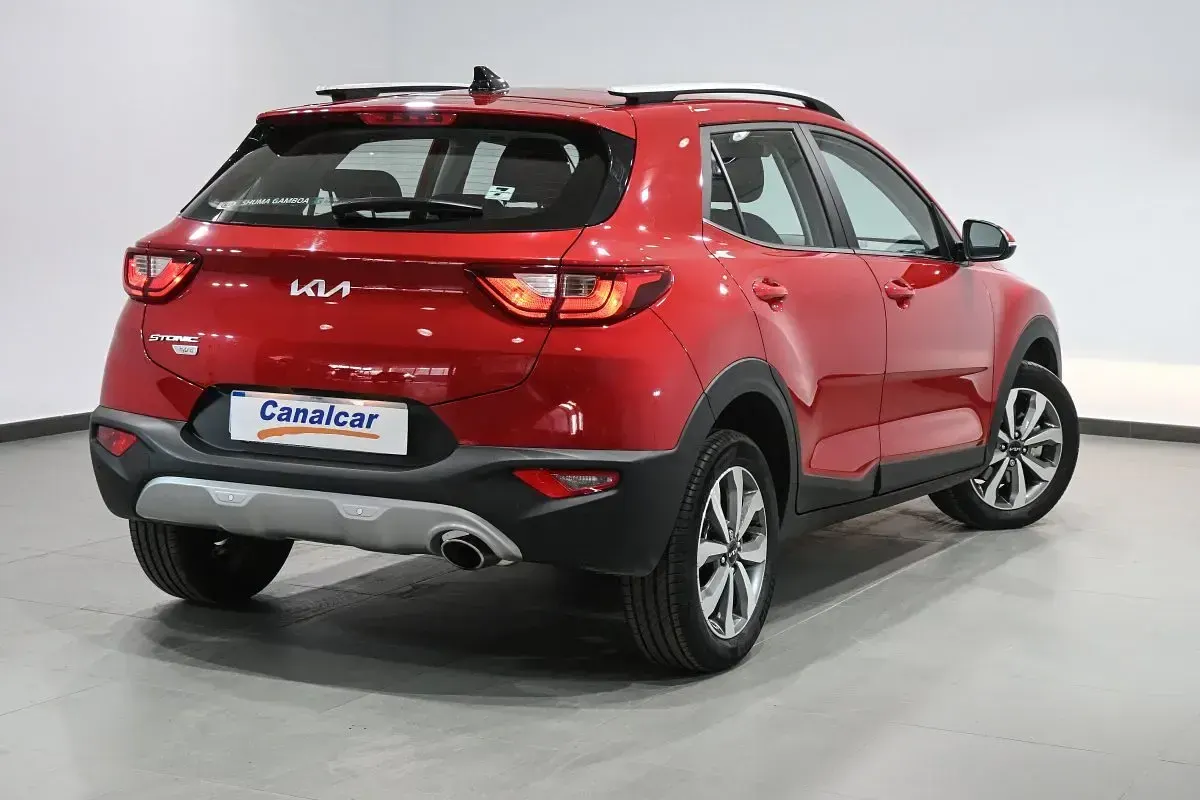 Usado Kia Stonic 120 CV (88 kW) 2022 Rojo SUV