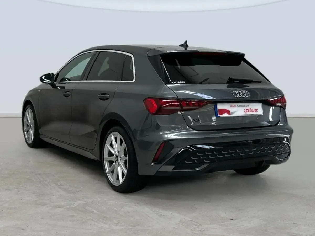 Usado Audi A3 S-Line 150 CV (110 kW) 2025 Gris Berlina