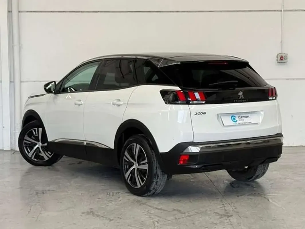 Usado Peugeot 3008 Access 131 CV (96 kW) 2018 Blanco SUV
